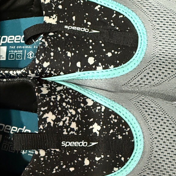 Speedo Black and Gray Aqua Shoes with Turquoise Trim - Picture 4 of 7